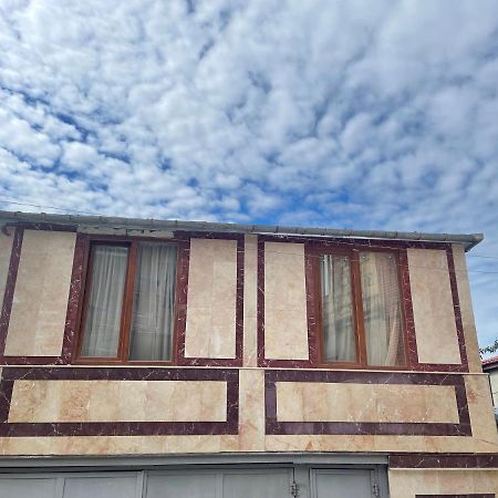 Gardenie Apartment Kutaisi Bagian luar foto