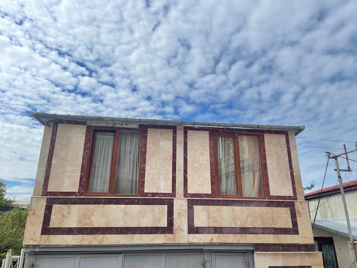 Gardenie Apartment Kutaisi Bagian luar foto